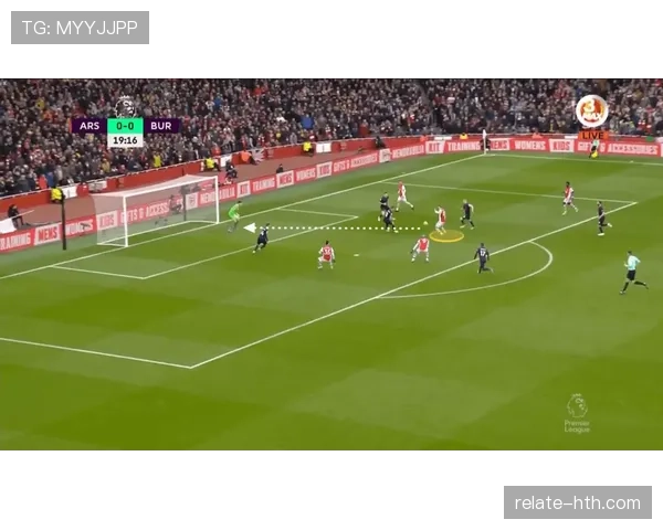 马伦精准射门助球队逆转,激战中表现亮眼引关注 马伦精准射门助球队逆转,激战中表现亮眼引关注